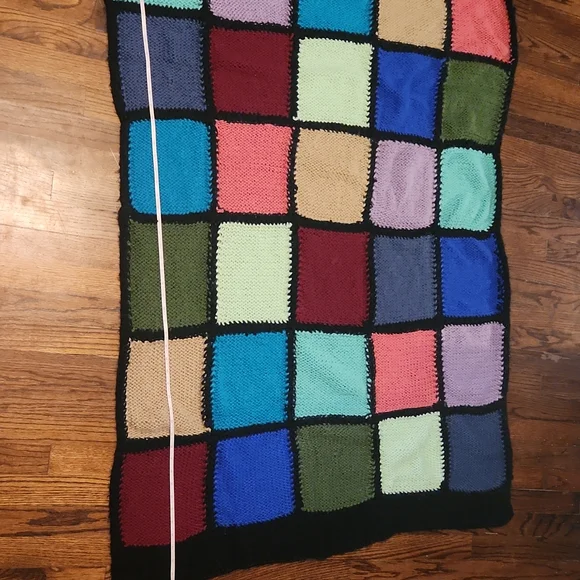 Knitted block color blanket - Picture 3 of 3